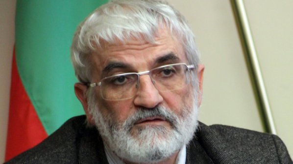 Проф. Валери Димитров: Призивите за намаляване на партийните субсидии са евтин популизъм