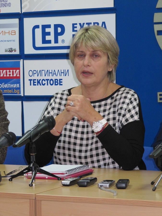 Депутатът от БСП Весела Лечева помага на търновец да получи обезщетение след напускане на работа в Германия