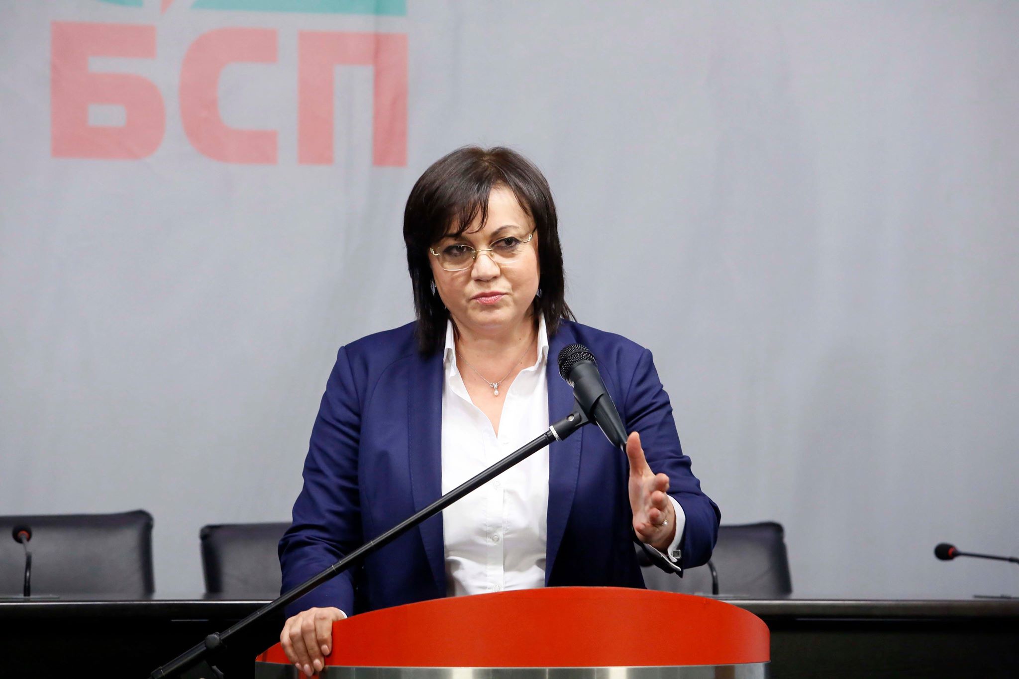 Корнелия Нинова: Подкрепяме протестите на хората