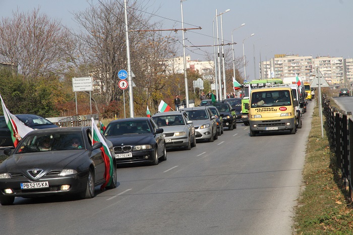 1000 коли на протест в Пловдив, искат смяна на системата