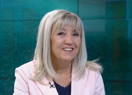 Министър Петя Аврамова: Близо 8000 км от третокласните пътища се нуждаят от ремонт
