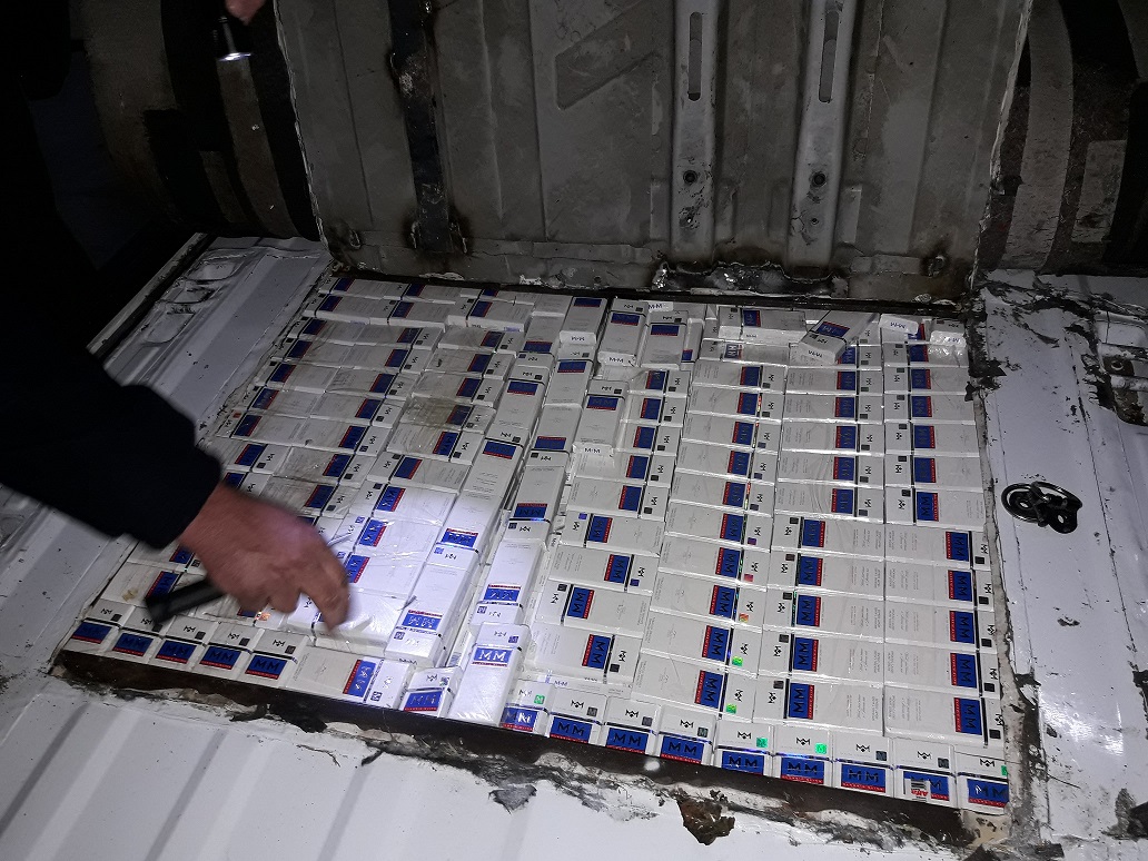 Митничари спипаха контрабандни цигари в кутии със спагети и буркани с туршия на Лесово