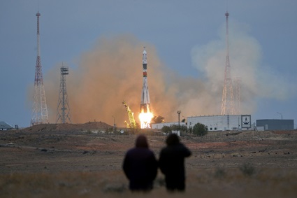 САЩ ще плащат по 85 млн. долара на Русия за транспорта на астронавтите им до МКС