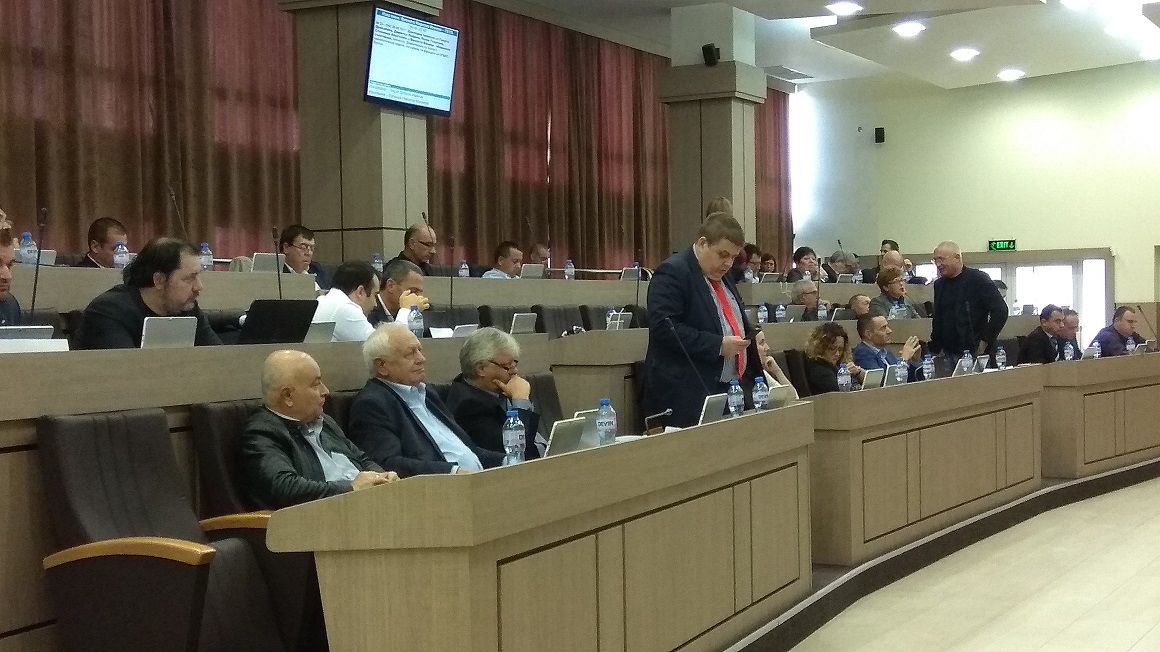 Бенчев се появи на сесията, остава независим