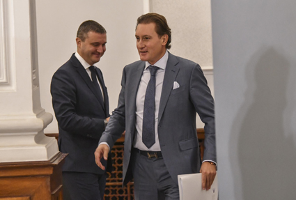 Режат пенсионерите от държавна служба (обзор)