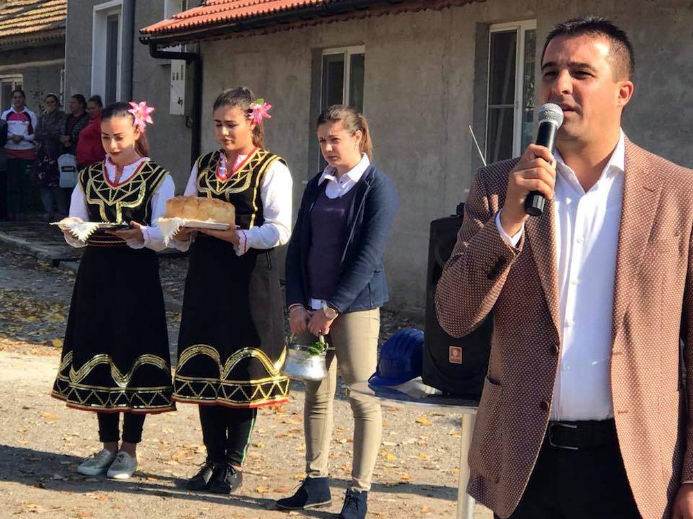 Правят нов площад в гурбетчийско село