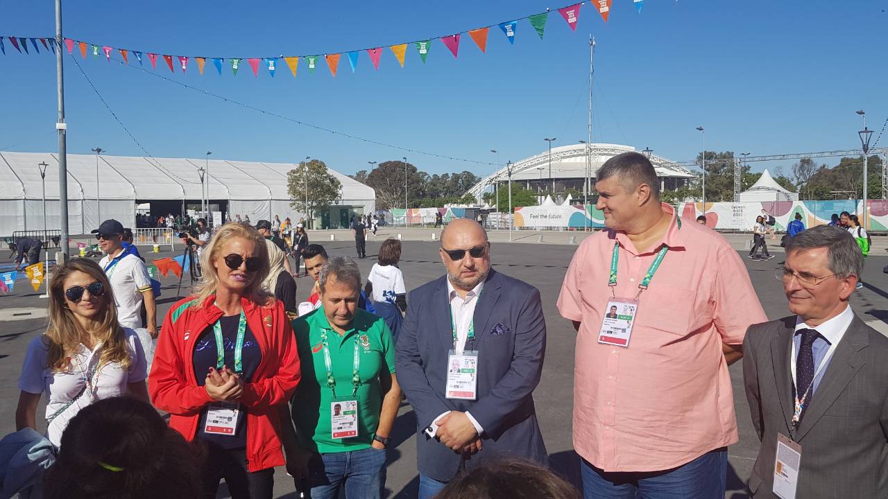 Акробатите в позиция за медал в Буенос Айрес