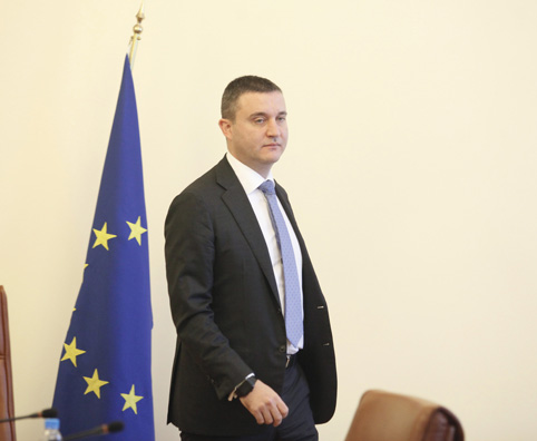 Тристранката единодушно одобри пакет от промени на данъчни закони