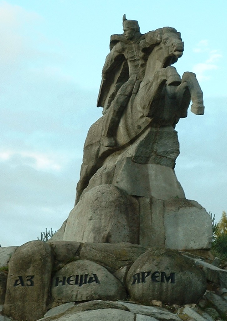 Паметникът на Георги Бенковски в Копривщица се руши