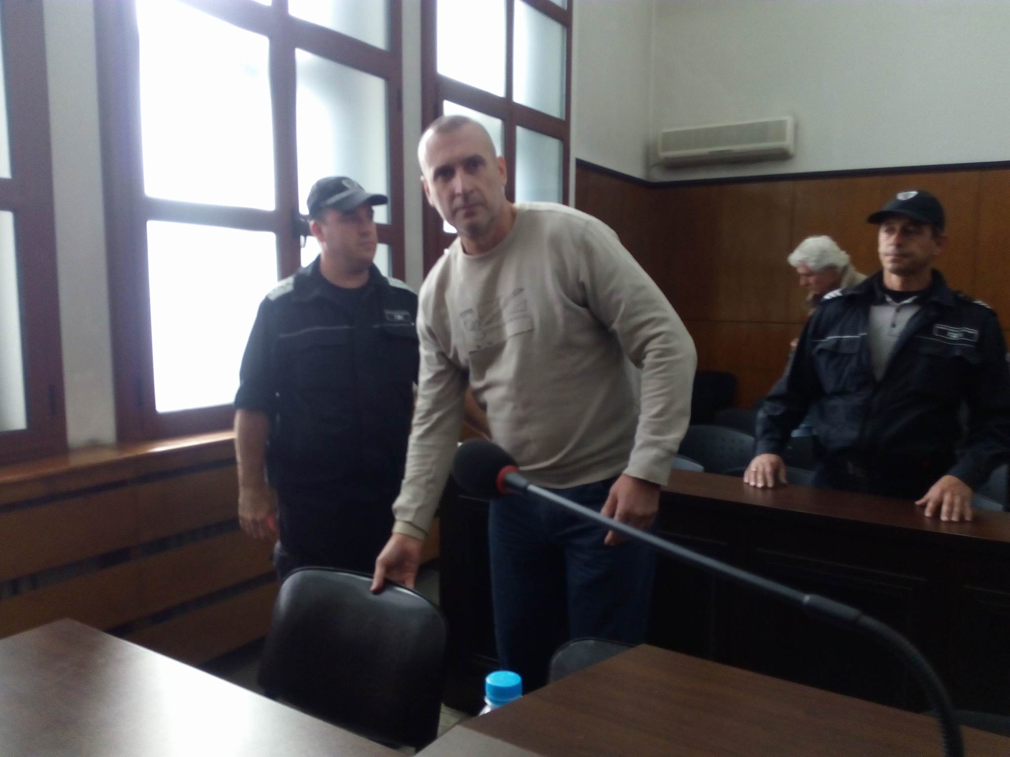 Доживотен затвор за полицая, убил родителите си заради имот
