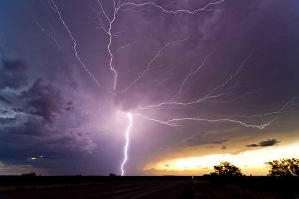 Силни бури в Гърция и сняг в планината Парнас