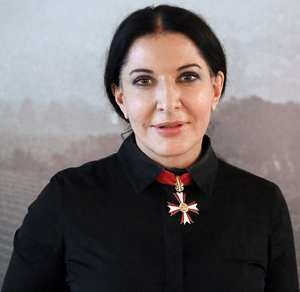 Мъж нападна пърформанс артистката Марина Абрамович