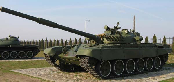 Изложение на военна техника в центъра на Сливен за Деня на Независимостта