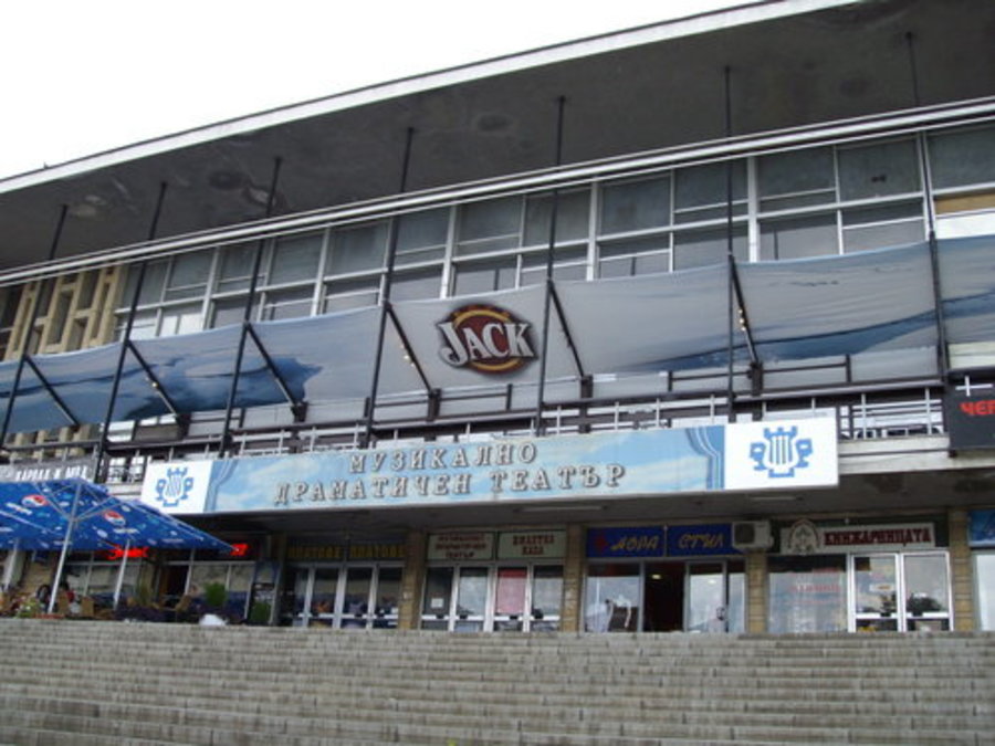 Над 6000 зрители са аплодирали спектаклите на театъра в Търново