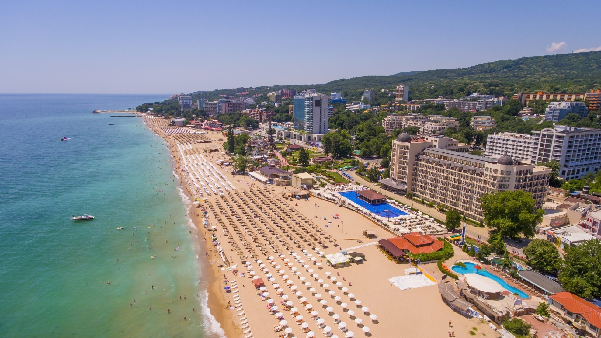 Рекордно слаб юни отчетоха морските хотели във Варненско
