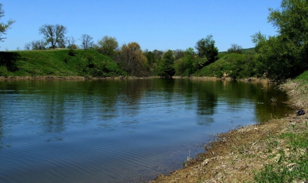 Почивна база замърсява язовир „Цонево“ с фекални води