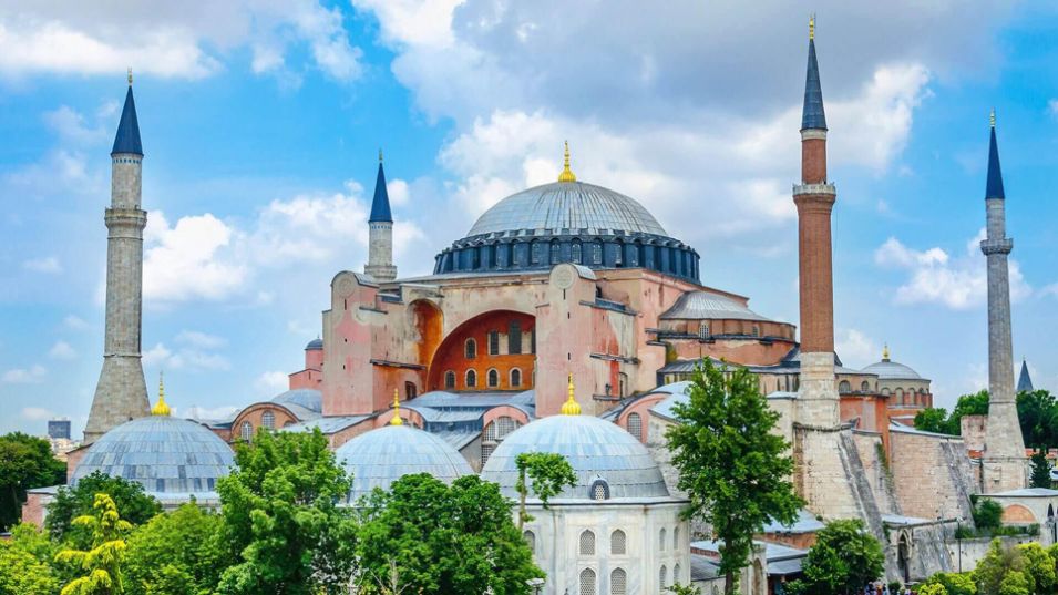 Покриват със завеси иконите в "Света София" в Истанбул