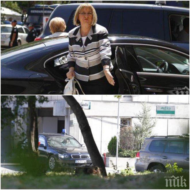 Цачева още се вози с „Мерцедес“ на НСО