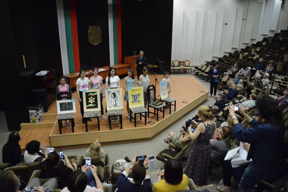 "Шалом" направи дарение за Комплекса за социални услуги за деца и младежи