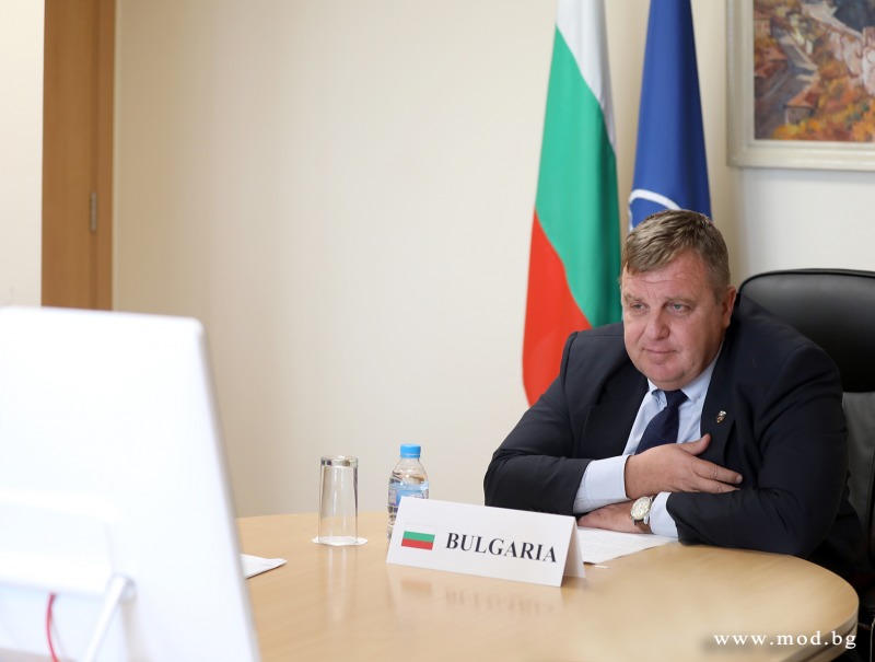 Каракачанов потвърди пред НАТО ангажиментите на България към проектите за инвестиции в отбраната
