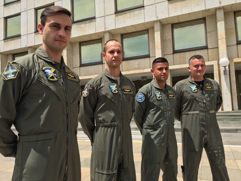 Пилоти заминаха на обучение за F-16 в САЩ