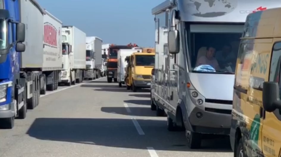 Древен обичай за здраве „оживява“ навръх Еньовден на Самоводската чаршия в Търново