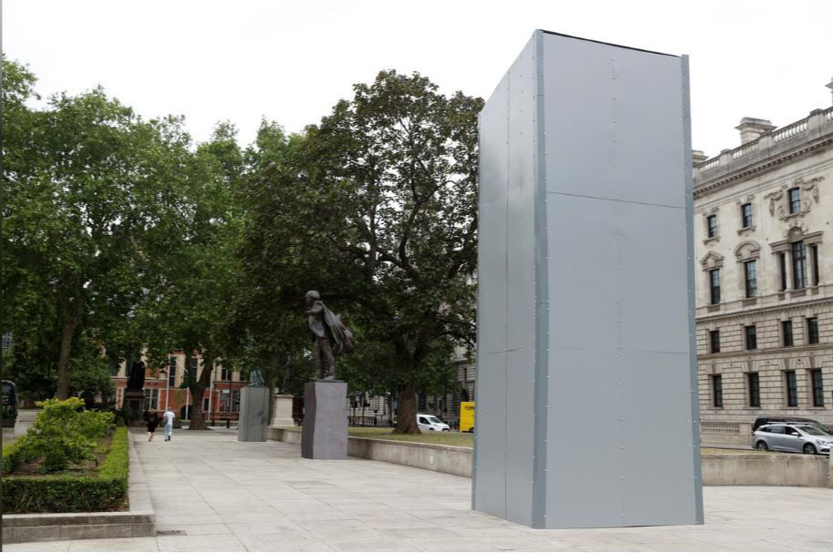 В отговор на споровете за премахване на паметници: Джонсън брани Чърчил, хока изопачаването на историята