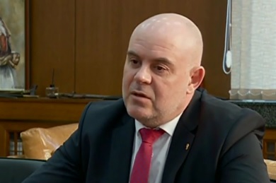 Гешев се срещна с близки на жената, блъснатата от дрогиран шофьор в Самоков (ВИДЕО)