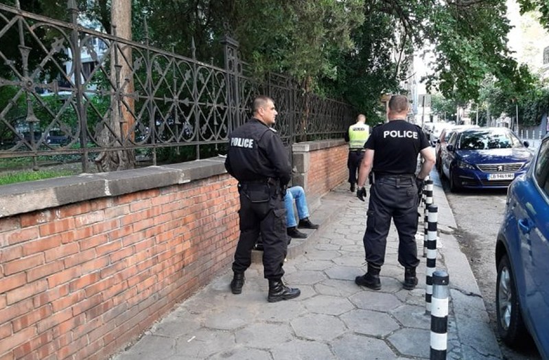 Полицията преследва шофьор, минал през няколко червени светофара в столицата