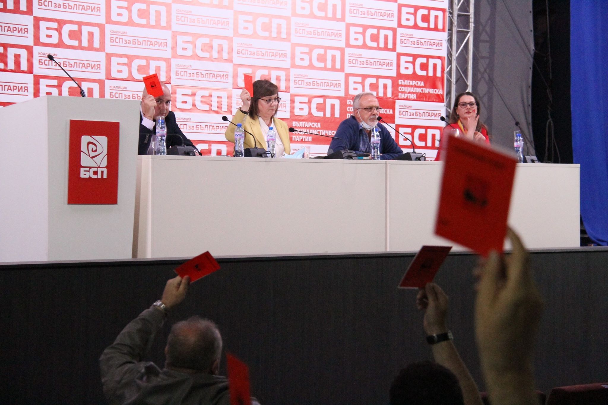 Нинова предложи на НС на БСП план за възстановяване от кризата