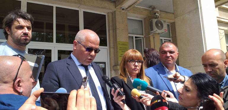 Прокуратурата иска постоянен арест за нападателите на полицая в Провадия