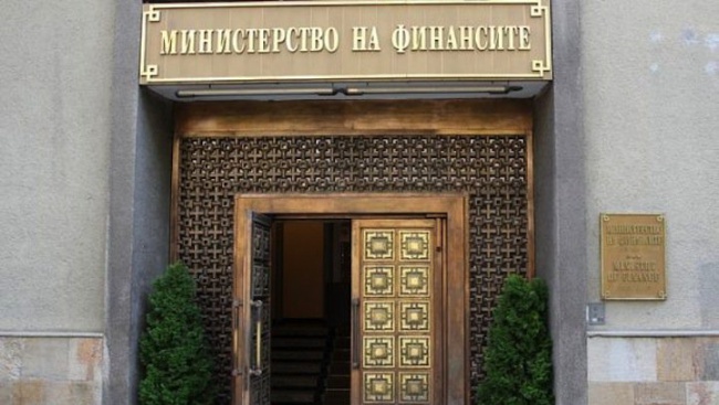 МФ предлага създаването на верига държавни бензиностанции