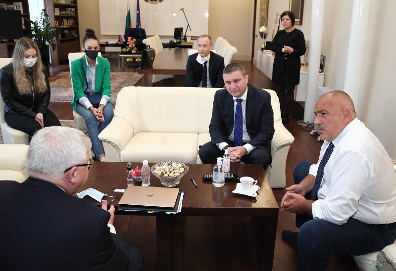 Готвят протокол с противоепидемични изисквания за изпращане на абитуриентите