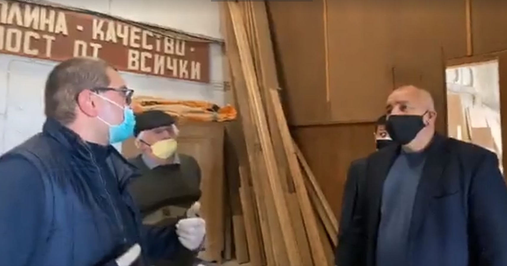 Борисов разгледа частна мебелна фабрика в Банско, която е възстановила производството си