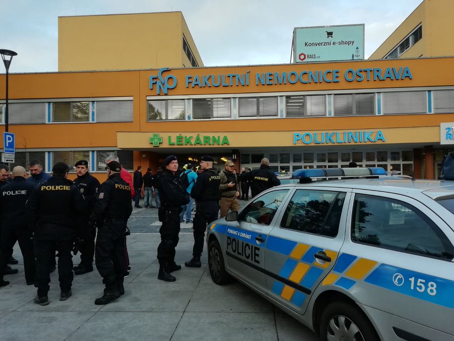Заподозреният за нападението в чешка болница се самоуби