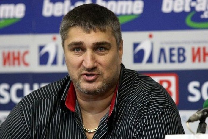 Издигат кандидат за волейбола до седмица