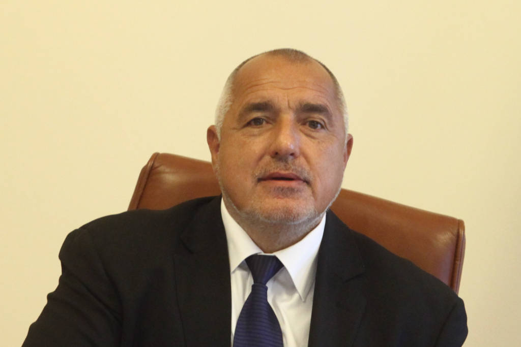 Премиерът Борисов: Разпоредих на строителните инженери да обяснят, че се извършват аварийни дейности по почистването на коритото на река Вит