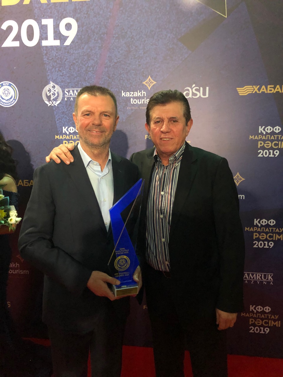 Огромна награда и договор за Стойчо Младенов