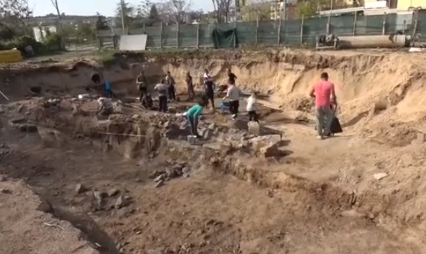 Археолози от Созопол откриха 6 гроба в некропол