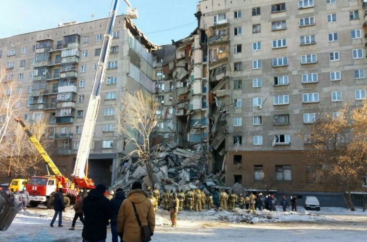 Търсят 7 деца под развалините на рухналия блок в Магнитогорск