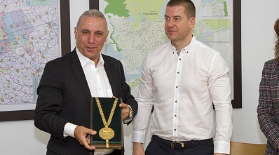Христо Стоичков получи символите на званието Почетен гражданин на Стара Загора