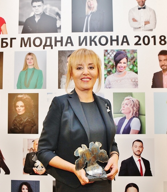 Мая Манолова наградена за "модна икона" в политиката