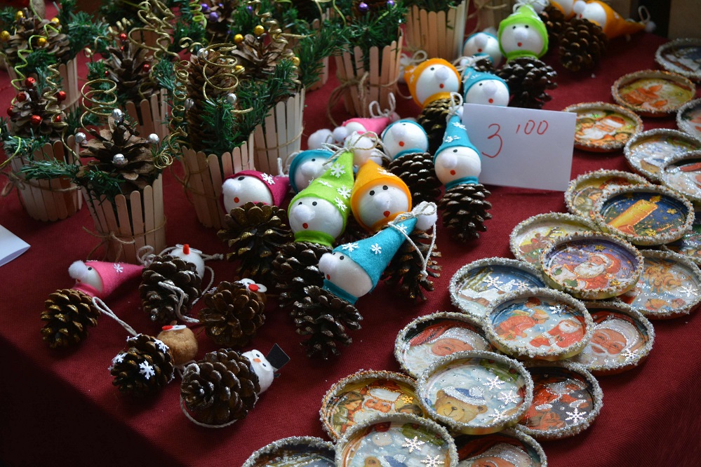 Коледни играчки за продан сътвориха хора с увреждания в Монтана