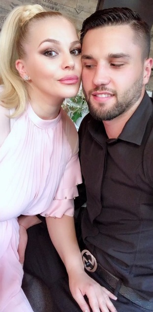 Певицата ДесиСлава и Благой показаха бебето си (СНИМКИ)