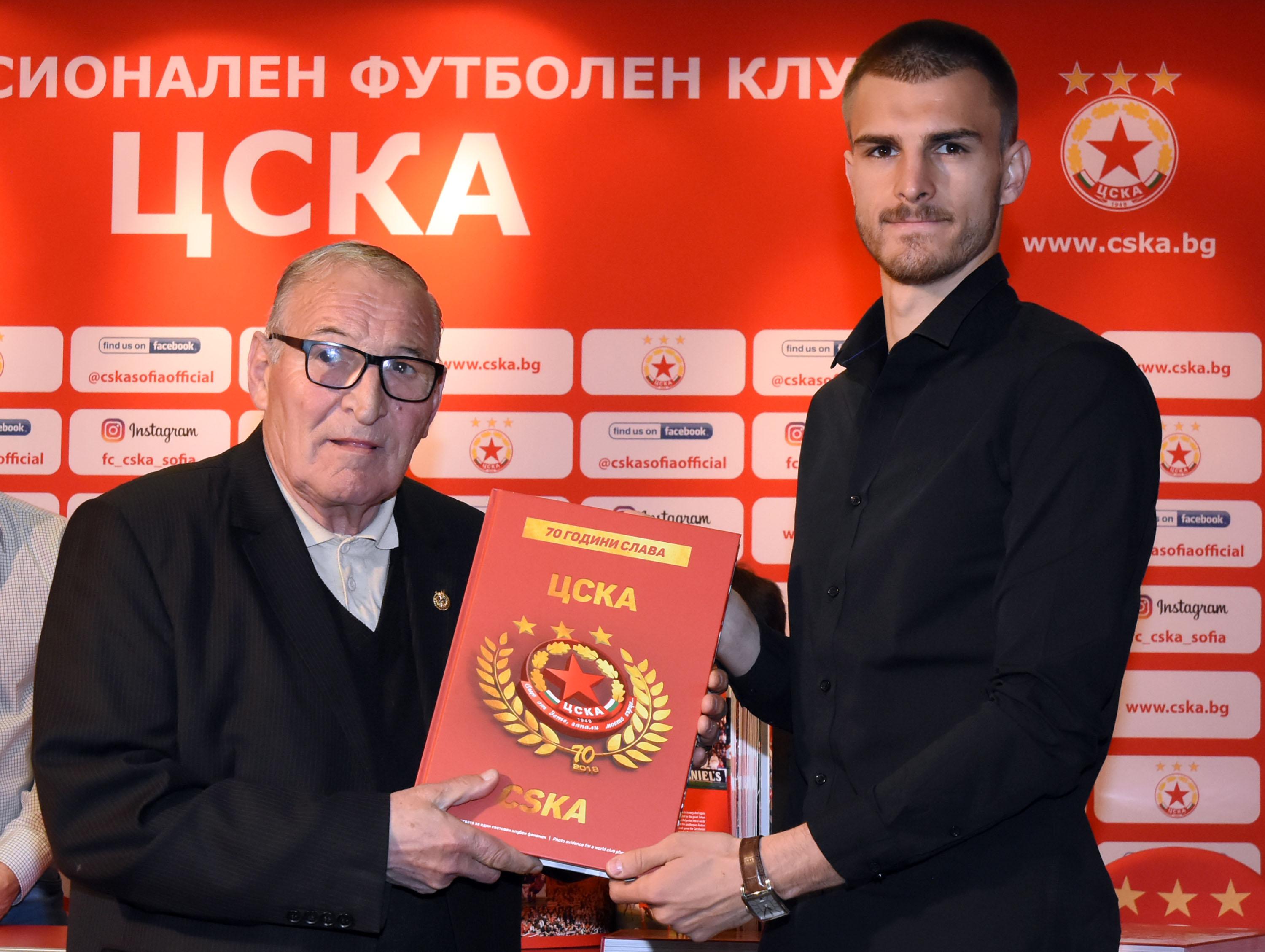 „Червеният“ защитник Божидар Чорбаджийски пред „Труд“: Титлата се печели без грешки срещу по-малките отбори