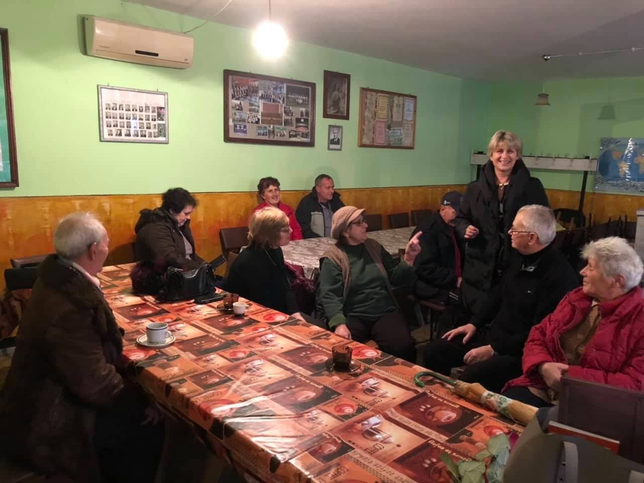 Жителите на Ореш и Вардим се оплакаха на Весела Лечева от ниски пенсии и лоши пътища