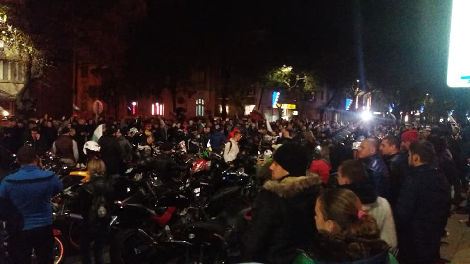 Задържаха запалянко, пръскал със спрей полицаи и протестиращи