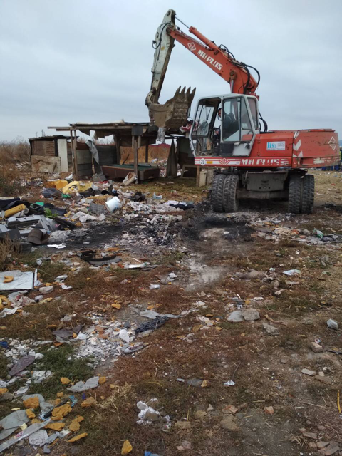 В Стара Загора събарят незаконни ромски постройки