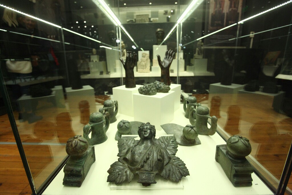 Изложба представя спасените от иманяри културни ценности (СНИМКИ)