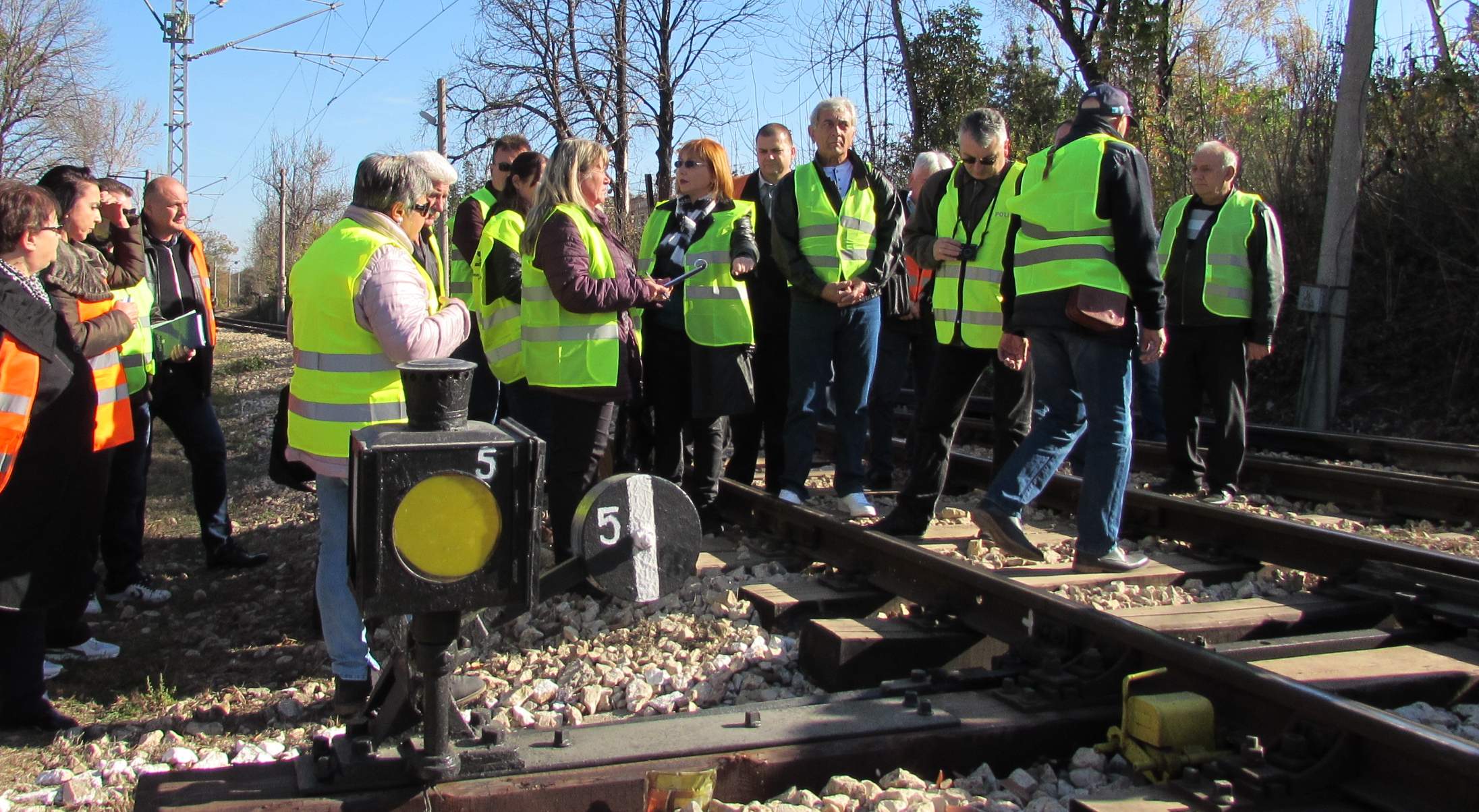 Час оглед на спорната стрелка N5 в Хитрино